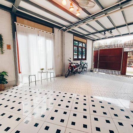 The Warehouse - Ayutthaya Apartman Kültér fotó