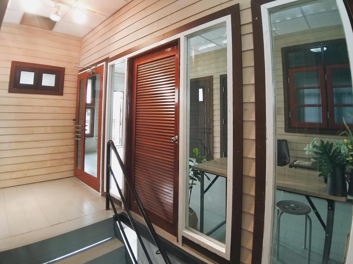 The Warehouse - Ayutthaya Apartman Kültér fotó