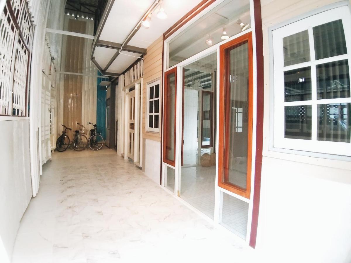 The Warehouse - Ayutthaya Apartman Kültér fotó