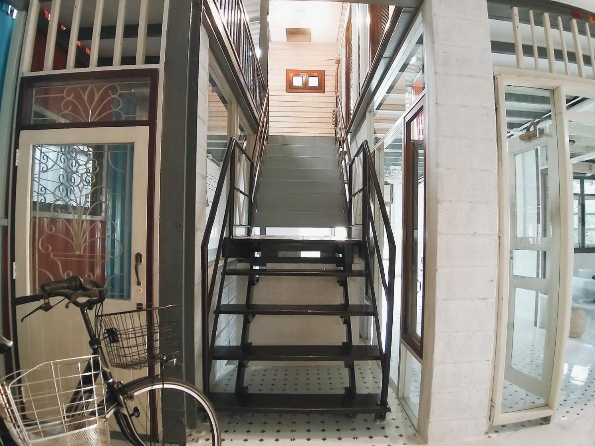 The Warehouse - Ayutthaya Apartman Kültér fotó