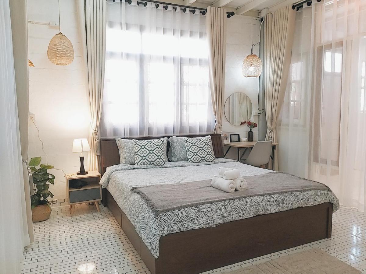The Warehouse - Ayutthaya Apartman Kültér fotó