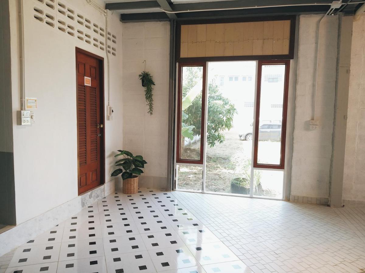 The Warehouse - Ayutthaya Apartman Kültér fotó