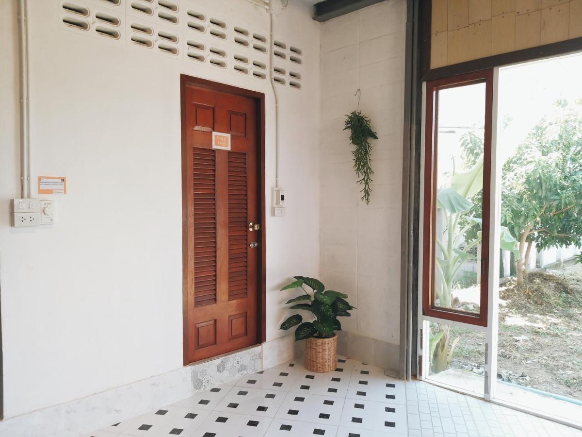 The Warehouse - Ayutthaya Apartman Kültér fotó