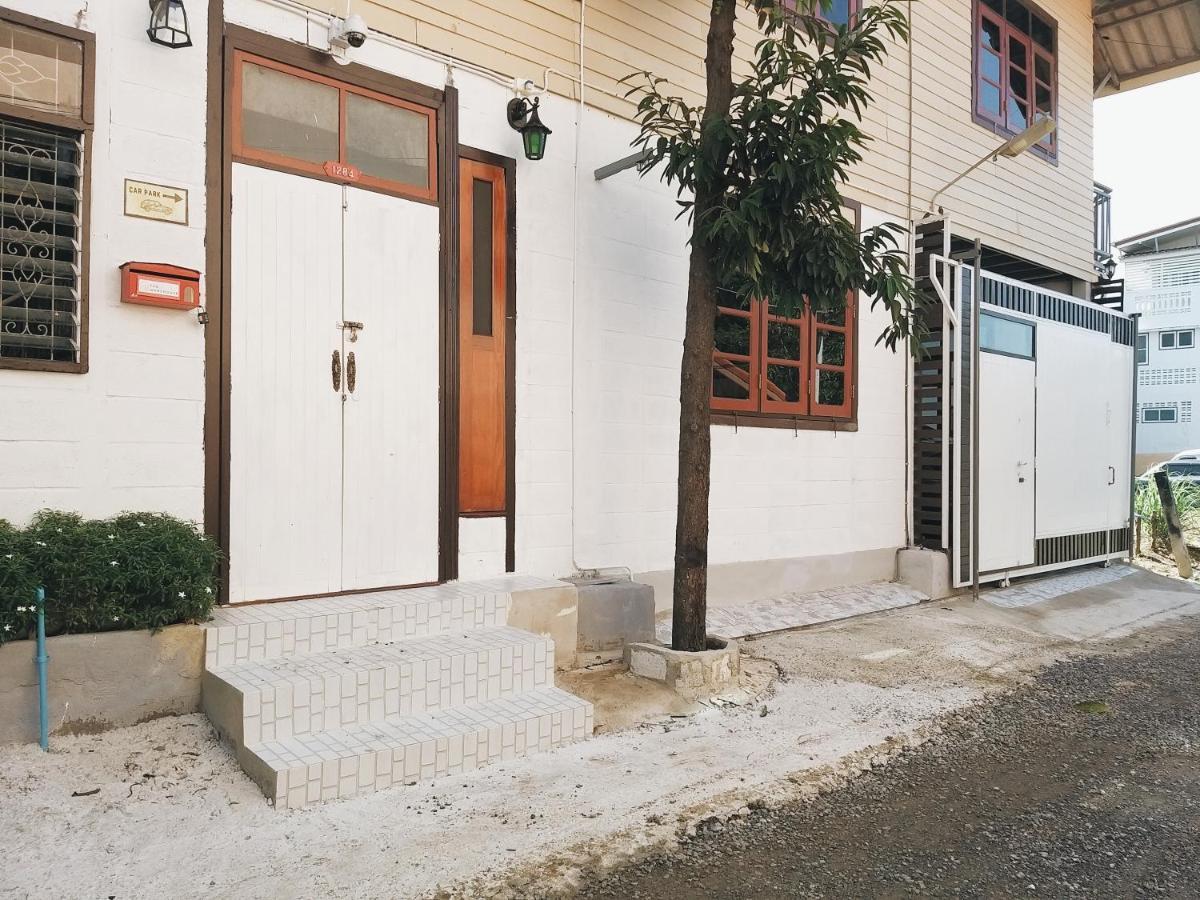 The Warehouse - Ayutthaya Apartman Kültér fotó