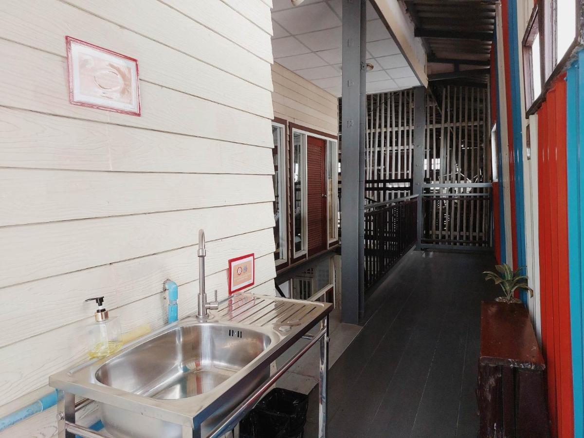 The Warehouse - Ayutthaya Apartman Kültér fotó