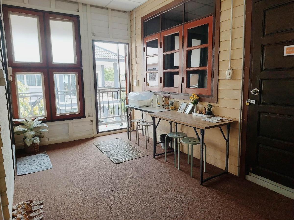 The Warehouse - Ayutthaya Apartman Kültér fotó