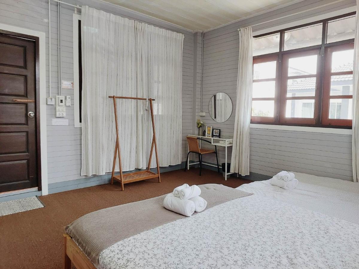 The Warehouse - Ayutthaya Apartman Kültér fotó