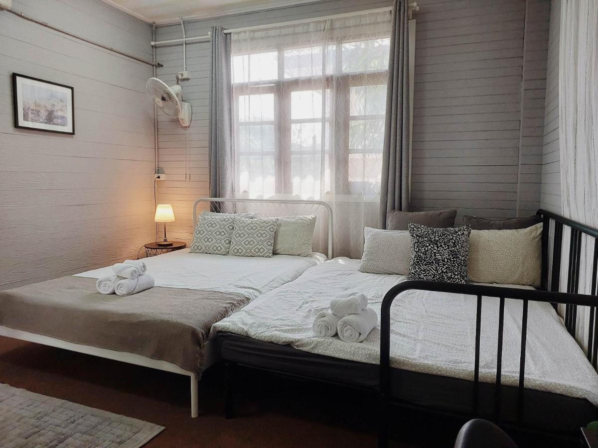 The Warehouse - Ayutthaya Apartman Kültér fotó