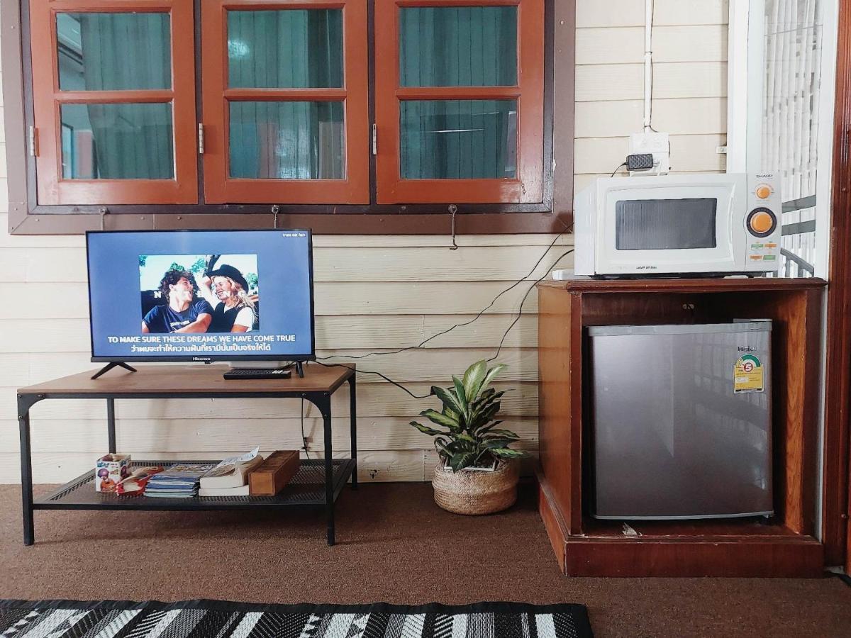 The Warehouse - Ayutthaya Apartman Kültér fotó