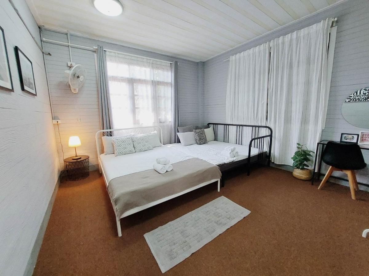 The Warehouse - Ayutthaya Apartman Kültér fotó