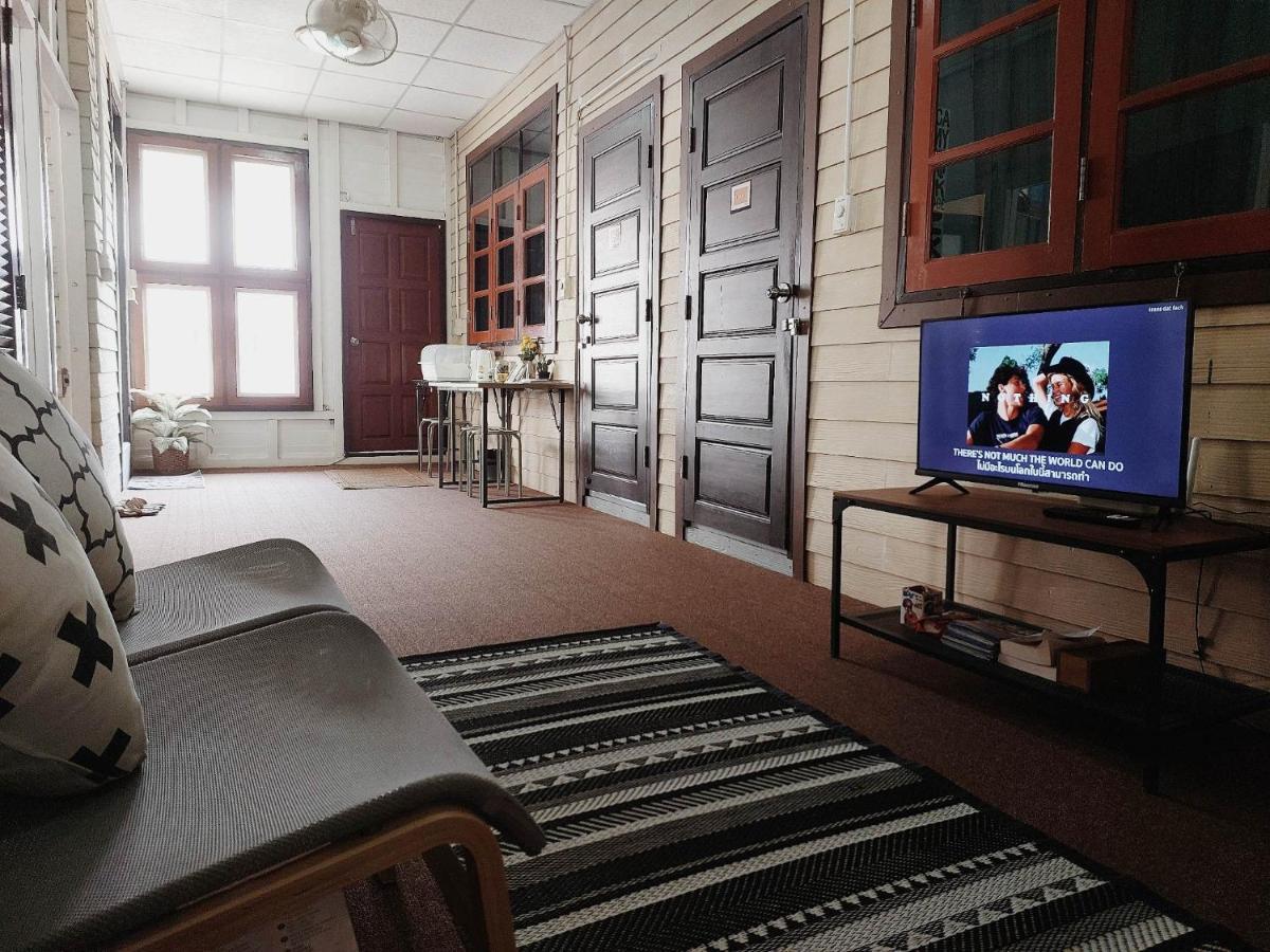 The Warehouse - Ayutthaya Apartman Kültér fotó