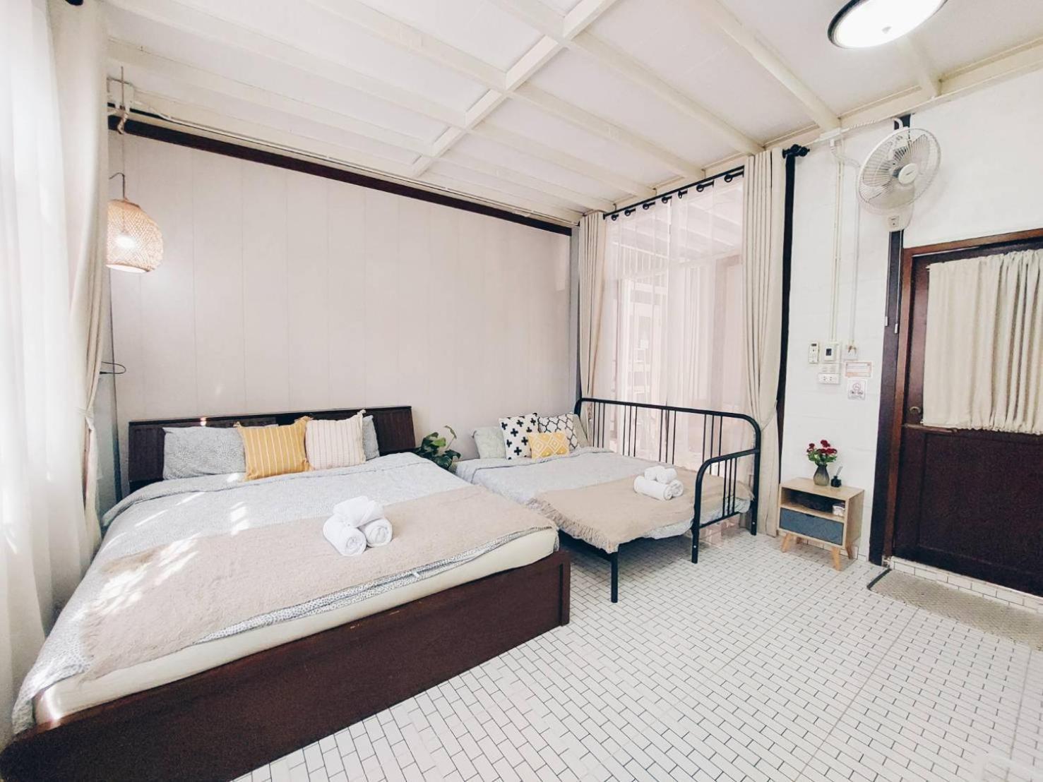 The Warehouse - Ayutthaya Apartman Kültér fotó