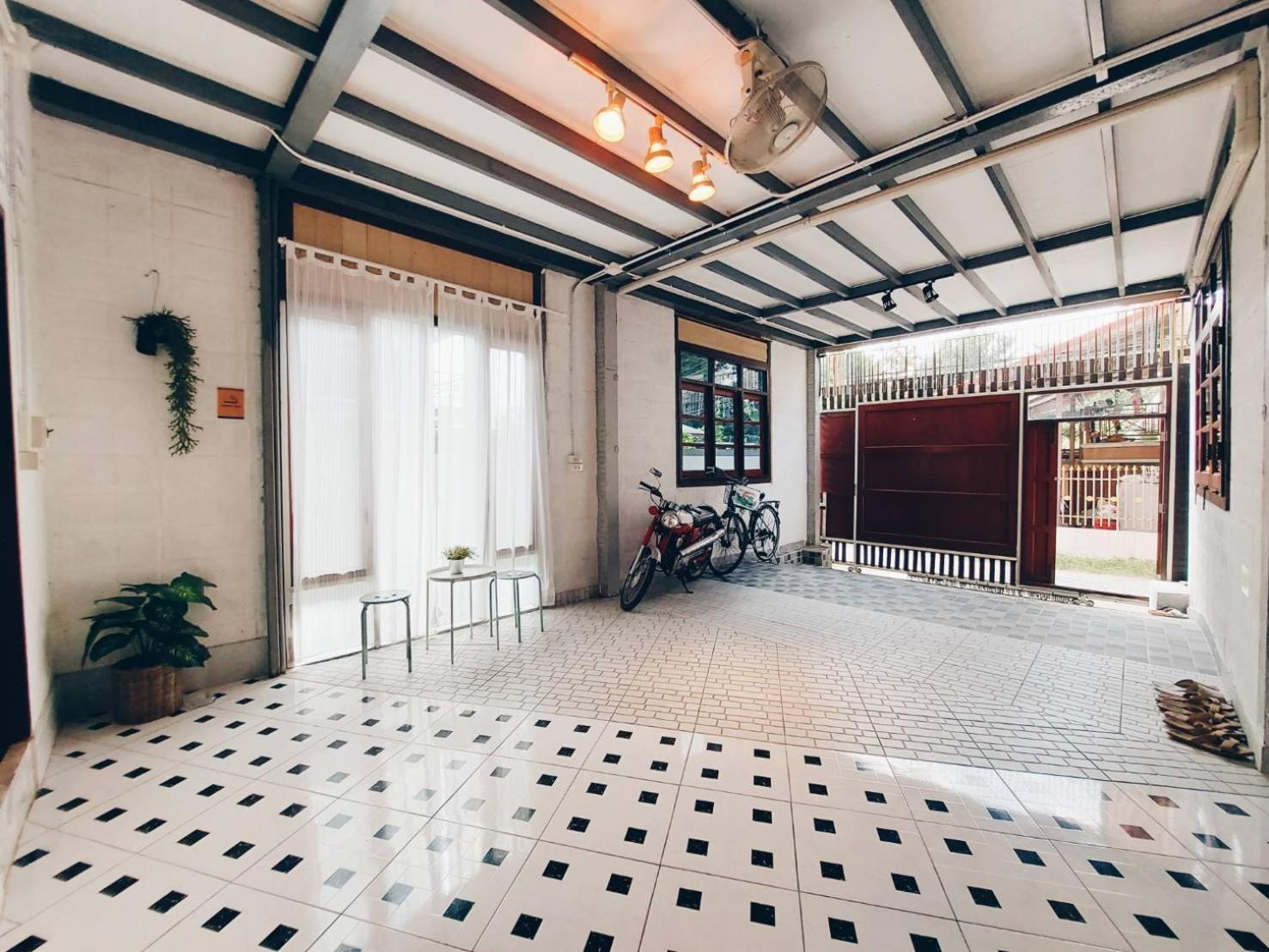 The Warehouse - Ayutthaya Apartman Kültér fotó