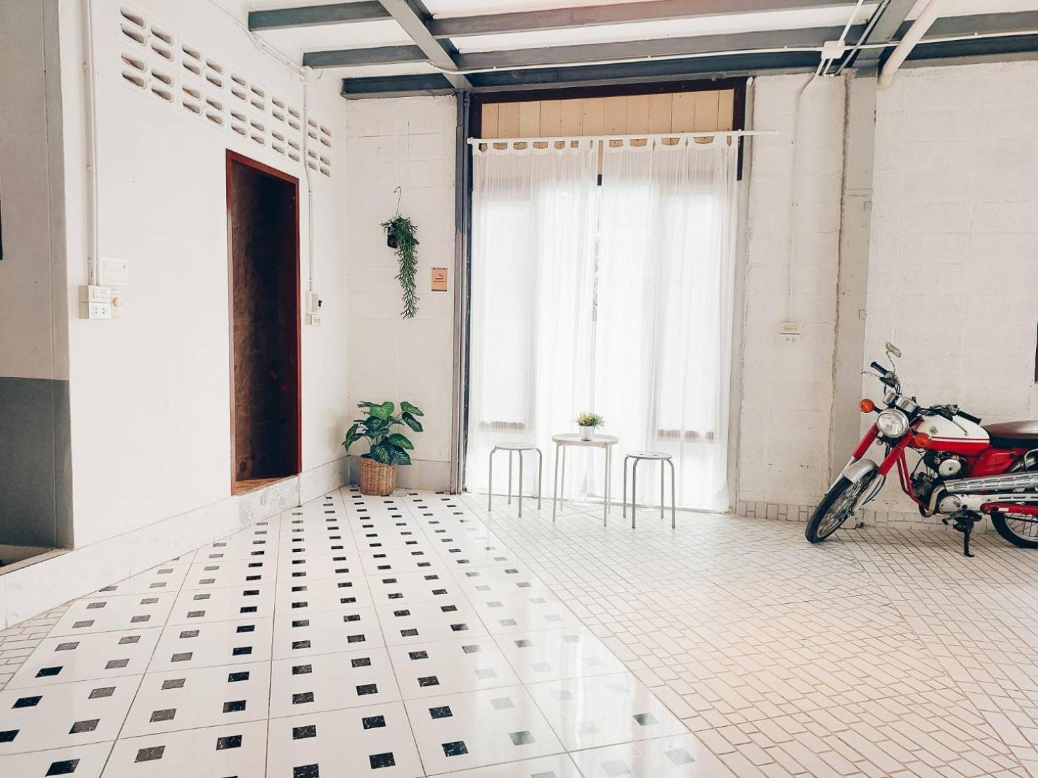 The Warehouse - Ayutthaya Apartman Kültér fotó