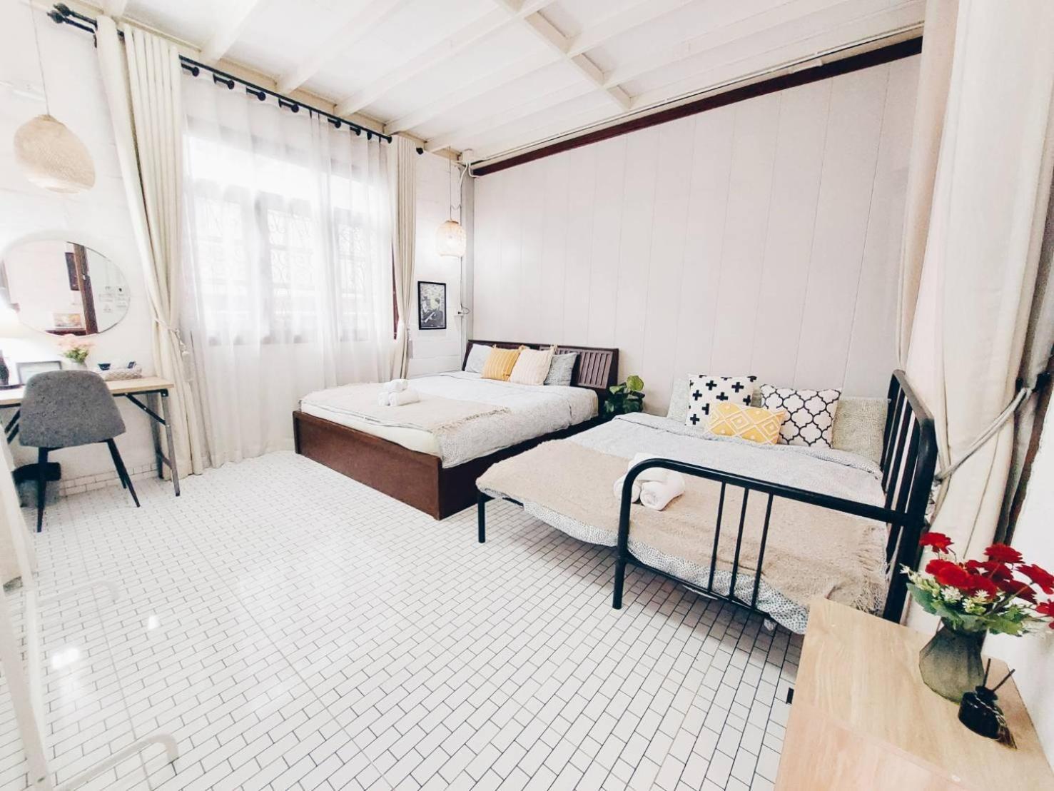 The Warehouse - Ayutthaya Apartman Kültér fotó