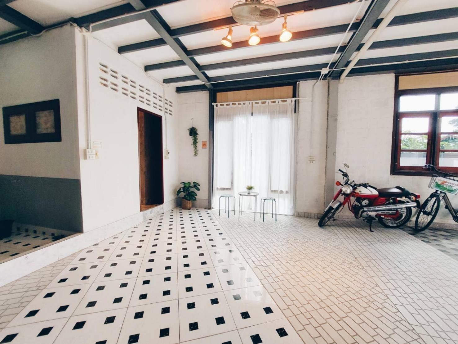 The Warehouse - Ayutthaya Apartman Kültér fotó