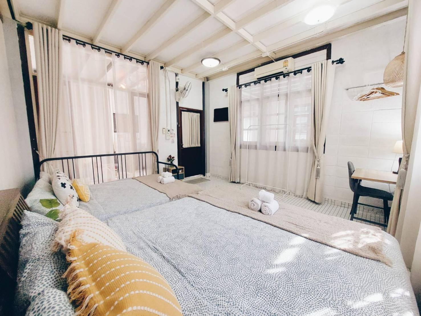 The Warehouse - Ayutthaya Apartman Kültér fotó